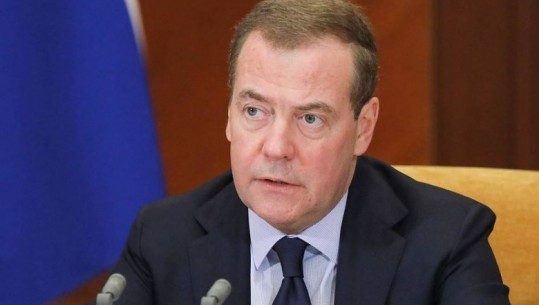 Medvedev: Rusia është e gatshme të mbrohet me çdo armë, përfshirë atë bërthamore