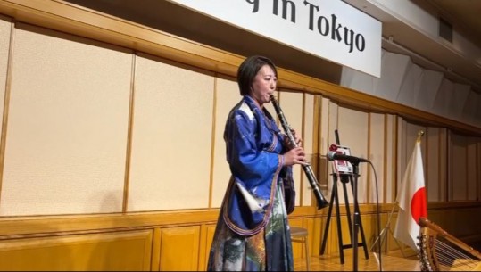 VIDELOAJM/ Rama ndan performancën e veçantë japoneze me këngën shqiptare 'Perëndeshë e bukurisë' nga Tokio