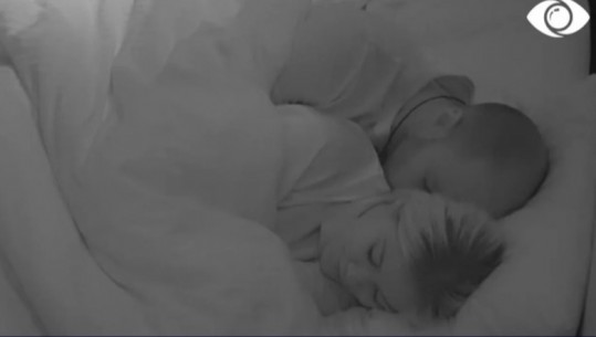 Kristi dhe Keisi flenë së bashku për herë të parë në Big Brother Vip, i 'detyroi' loja