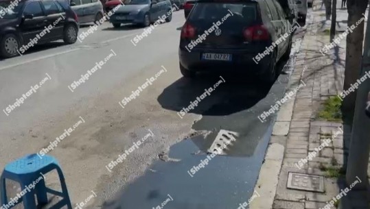 Puseta kthehet në problem për banorët e bizneset e Durrësit, ujërat e zeza dalin në rrugë e trotuare