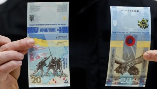  Ukraina prezanton kartëmonedhën e re në përvjetorin e luftës, 3 ushtarë me flamurin kombëtar dhe duart e lidhura
