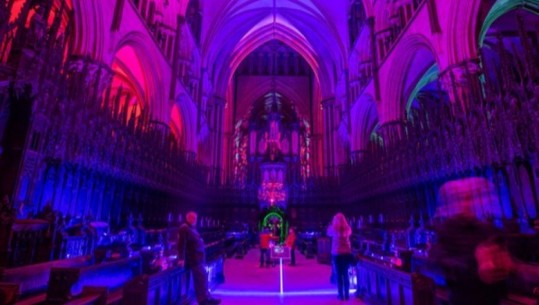 'Katedralja e dritës', shfaqja spektakolare në Mbretërinë e Bashkuar, tërhoqi mbi 10 mijë njerëz për katër ditë