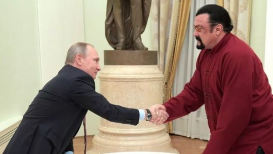 Provokon Putin i jep Urdhrin e Miqësisë aktorit amerikan Steven Seagal