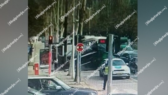 Report Tv siguron VIDEO-n e plotë/ Ja si ndodhi aksidenti te Unaza, autobusi mori para makinat! Shpëton mrekullisht vajza në trotuar