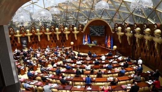 Kuvendi i Maqedonisë së Veriut miraton riorganizimin e Qeverisë