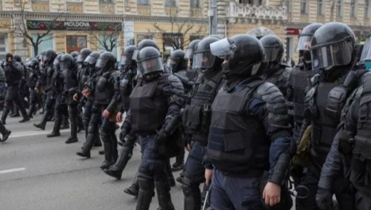 Tensione në Moldavi, pro-rusët u përpoqën të hynin në selinë e qeverisë! Përleshen me policinë