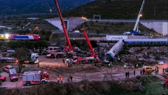 Tragjedia në Greqi, shkon në 44 numri të viktimave nga përplasja e trenave! Pjesa më e madhe janë të moshës 20-30 vjeç