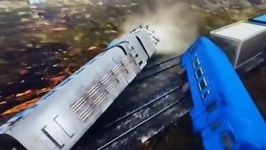 VIDEO/ Rindërtohet skema e përplasjes tragjike të dy trenave në Greqi! Lokomotiva e trenit me pasagjerë shpërtheu në flakë  