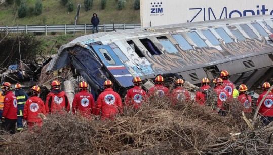Tragjedia në Greqi, 57 viktima nga përplasja e trenave! 2 shqiptarë të plagosur rëndë, 4 dyshohet të zhdukur