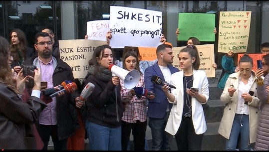 Masakra me 3 gra të vrara në Tiranë, protestë para Ministrisë së Drejtësisë: Nuk duam të jemi viktimat e radhës