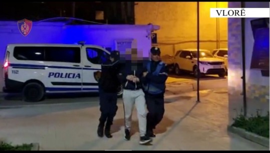 Po përgatitej për të kryer një krim të rëndë, pranga 23 vjeçarit në Vlorë! I zbulohet eksploziv me telekomandë, 2 uniforma 'blu' dhe 3 armë zjarri