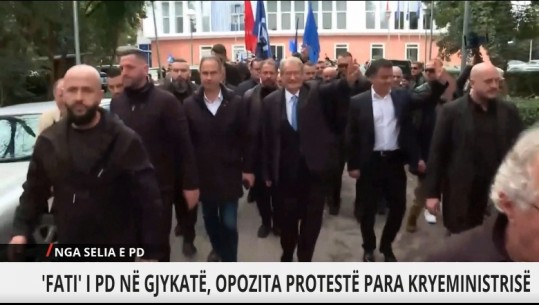 I rrethuar nga truprojat, Berisha niset drejt kryeministrisë! Pranë tij qëndrojnë vetëm Noka dhe Boçi