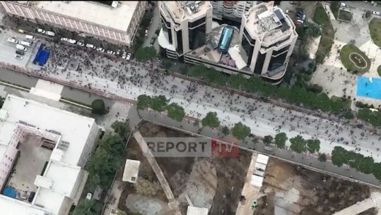 Protesta e Berishës, Report Tv sjell pamjet me dron! Ja sa protestues i janë bashkuar tubimit