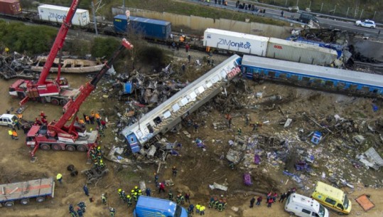 Aksidenti tragjik në Greqi, si shefi i stacionit të hekurudhës u dha udhëzimet e gabuara makinistëve! Sekuenca fatale që shkaktoi ngjarjen e rëndë