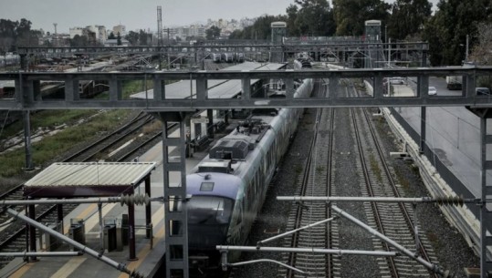 Sindikata e hekurudhave në Greqi, paralajmërojnë greva të reja pas aksidentit tragjik