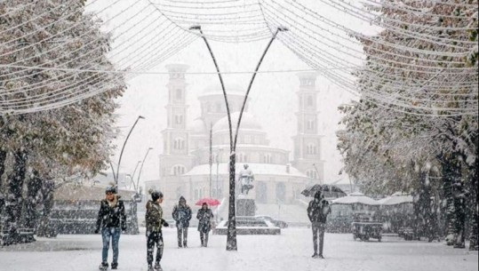 Moti merr 'kthesë të re', Korça zbardhet nga reshjet e dëborës