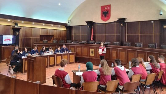 110 vite nga krijimi i Gjykatës së Lartë! Sot u organizuan 'Klubet e debatit', nxënësit e 2 gjimnazeve të Tiranës prezantuan platformat mbi gjendjen e sistemit gjyqësor