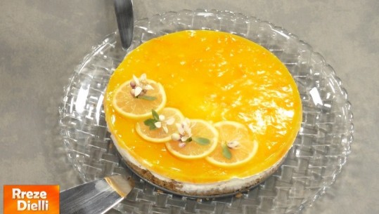 Një ëmbëlsirë që ia vlen të përgatitet, tortë e ftohtë me limon nga zonja Albana