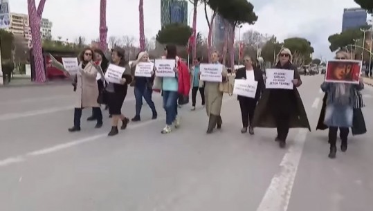 ‘S’duam lule, duam të drejta’, gratë e Rithemelimit protestë para Kryeministrisë për 8 mars