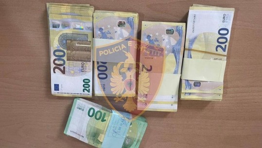 Tentoi të kalojë në kufi me mbi 61 mijë euro të padeklaruara, nis hetimi për 32 vjeçarin në Kukës