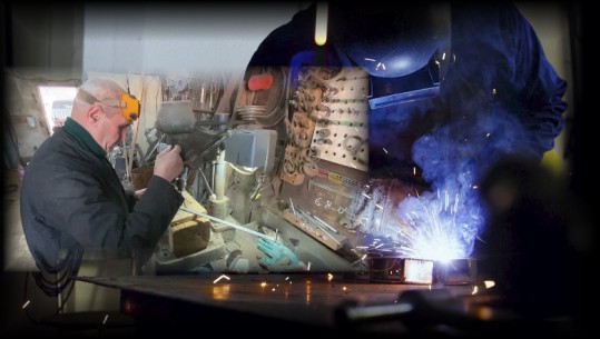 ‘Shpikësi’ në pension që transformon makinat e i shndërron në ‘Made in Kukësi’ (VIDEO)