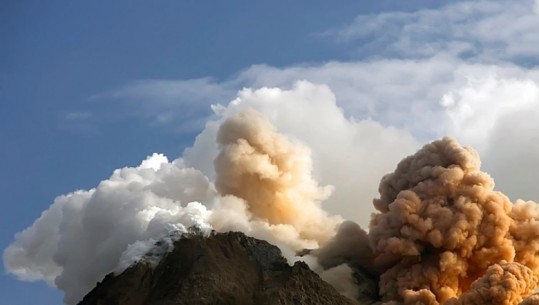 Shpërthen Vullkani Merapi në Indonezi, VIDEO nga momenti kur ngrihen 7 km hi 