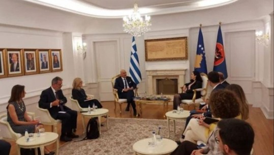 Vjosa Osmani pret në takim ministrin e Jashtëm grek, Nikos Dendias