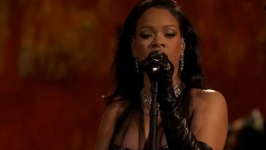 Oscars 2023/ Rihanna mori pjesë për herë të parë por nuk e fitoi çmimin! Këngëtarja magjeps me performancën e saj (VIDEO)
