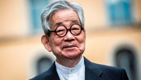 Është shuar në moshën 88-vjeçare nobelisti japonez Kenzaburo Oe, autori i “Shënime për Hiroshimën” ! Njoftimi 10 ditë pas ngjarjes! 