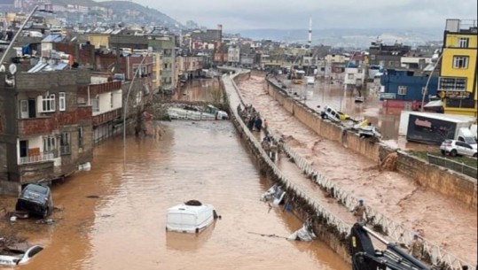 Pas tërmetit, Turqia goditet nga një tjetër fatkeqësi! 14 persona humbin jetën nga përmbytjet në jug të vendit