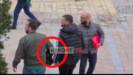 VIDEO/Arrestimi i kryebashkiakut Alla, BKH sekuestron disa dosje dhe kompjuter nga Bashkia e Bulqizës