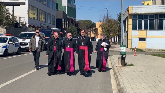 Ministri i Jashtëm i Vatikanit drejton meshën e shenjtë në Rrëshen: Të kontribuojmë për përmirësim në shoqërinë shqiptare