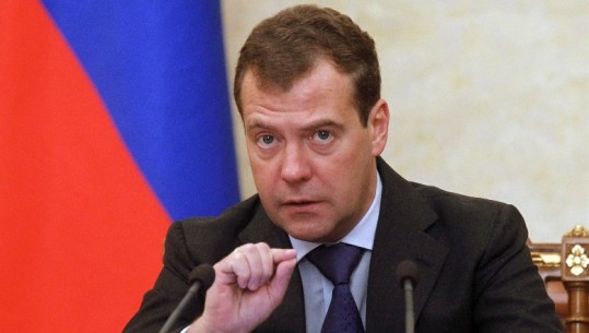 Medvedev: Një raketë mund të hidhet në Gjykatën Penale Ndërkombëtare