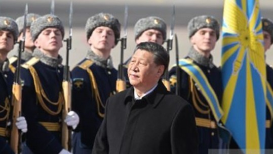 Xi Jinping mirëpritet në Moskë,  nga zëvendëskryeministri Medvedev dhe Nabiullina ja kush do të marrë pjesë në bisedime