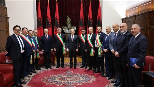 Presidenti i Republikës pret delegacionin me kryetarë të komunave arbëreshe