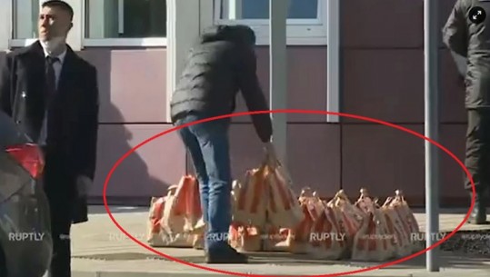Ushqimet e Putin nuk kishin shije të mirë? Delegacioni kinez në Moskë kapet duke porositur KFC (VIDEO)