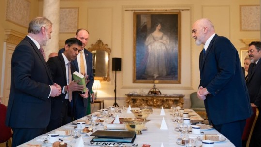 Rama publikon foto nga takimi me Rishi Sunak, zbulon dhuratat që i ka dhënë kryeministrit britanik