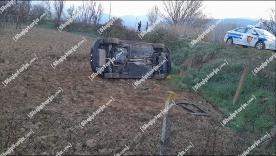 Del FOTO nga aksidenti në Kurbin, makina e kthyer përmbys ka përfunduar në arë, humb jetën shoferi