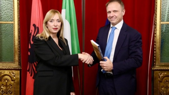 Ministri italian i Bujqësisë të hënën në Tiranë, takim me Krifcën! Në fokus thellimi i bashkëpunimit, do nënshkruhet edhe memorandum mirëkuptimi në disa fusha