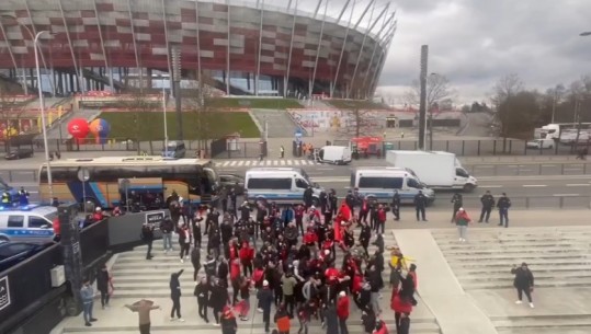 Sherr në Varshavë, shoqërohen në polici dy tifozët e kombëtares shqiptare