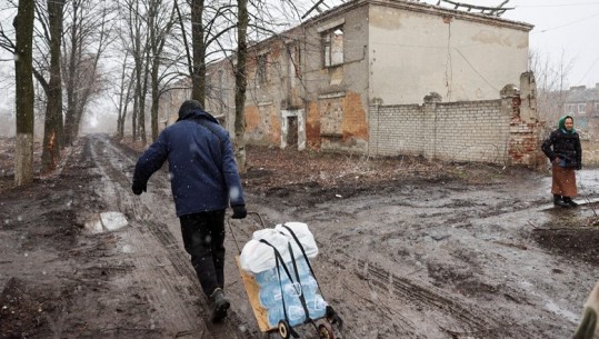 FOTOT/ Jeta e ukrainasve në rajonin e Donetsk mes të ftohtit dhe shirave