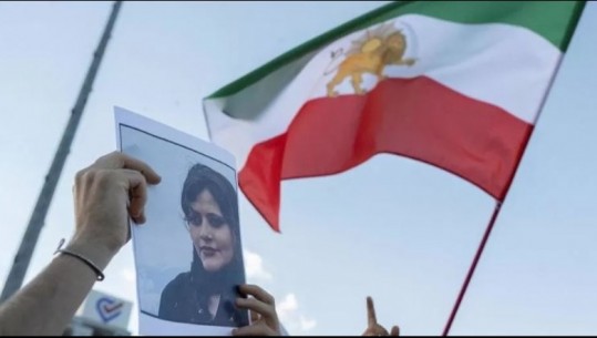 Irani sinjalizon vendosmërinë për të zbatuar rregullat për veshjen e detyrueshme të hixhabit