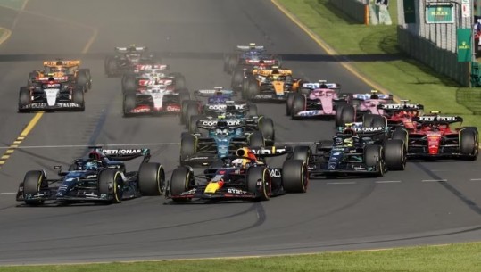 Formula 1/ Kaos, aksidente dhe flamuj të kuq në Çmimin e Madh të Australisë! Në fund fiton Verstappen