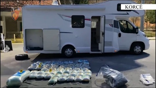 Kapshticë/Arrestimi i 2 rumunëve që tentuan të transportonin drogë me rulot drejt Greqisë, policia: Janë sekuestruar 118 kg kanabis (VIDEO)