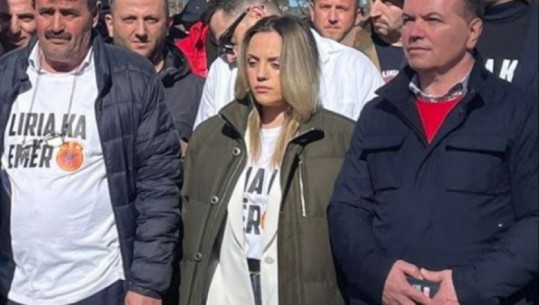 Pjesë e protestës për ish-drejtuesit e UÇK në Hagë, vajza e Jakup Krasniqit: Çfarë pres nga gjykimi