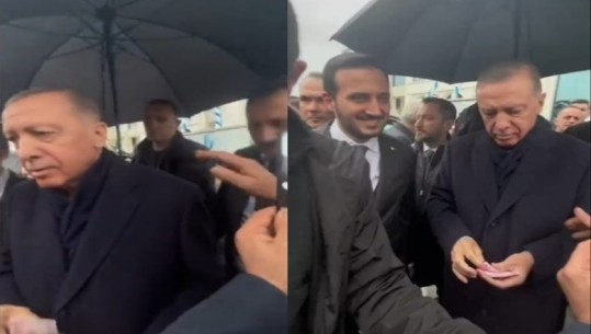 VIDEO/ Prag zgjedhjesh në Turqi, Erdogan shpërndan sërish para në dorë për fëmijët! Opozita reagon ashpër