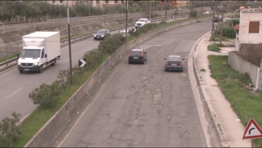 Report Tv vëzhgim në rrugën që lidh Durrësin me jugun, manovrat për t’i shpëtuar gropave, burim për aksidente! 
