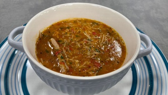 Supë e stinës me makarona dhe perime nga zonja Albana