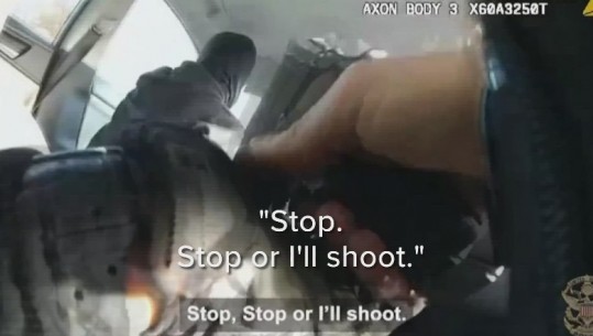 Policia amerikane qëllon me armë një 17-vjeçar me ngjyrë! I mituri s’iu bind urdhërit të oficerit! Nëna e adoleshentit: Të hetohet (VIDEO)