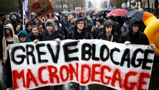 Drejtuesit e sindikatave në Francë nuk binden pas bisedimeve me kryeministren! Sot dita e 11-të e protestave kundër reformës së pensioneve